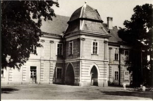 Buttler-kast&eacute;ly, Erdőtelek