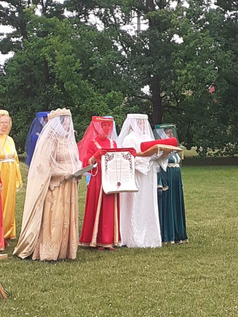 ak&aacute;rmi&eacute;kjv&eacute; y